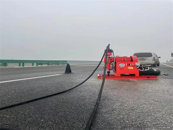 华宁马路路基路面开裂下沉注浆加固灌浆